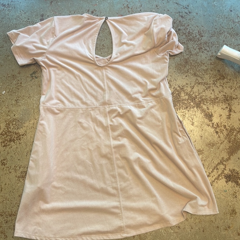 Fun spring dress. - Picture 2 of 3